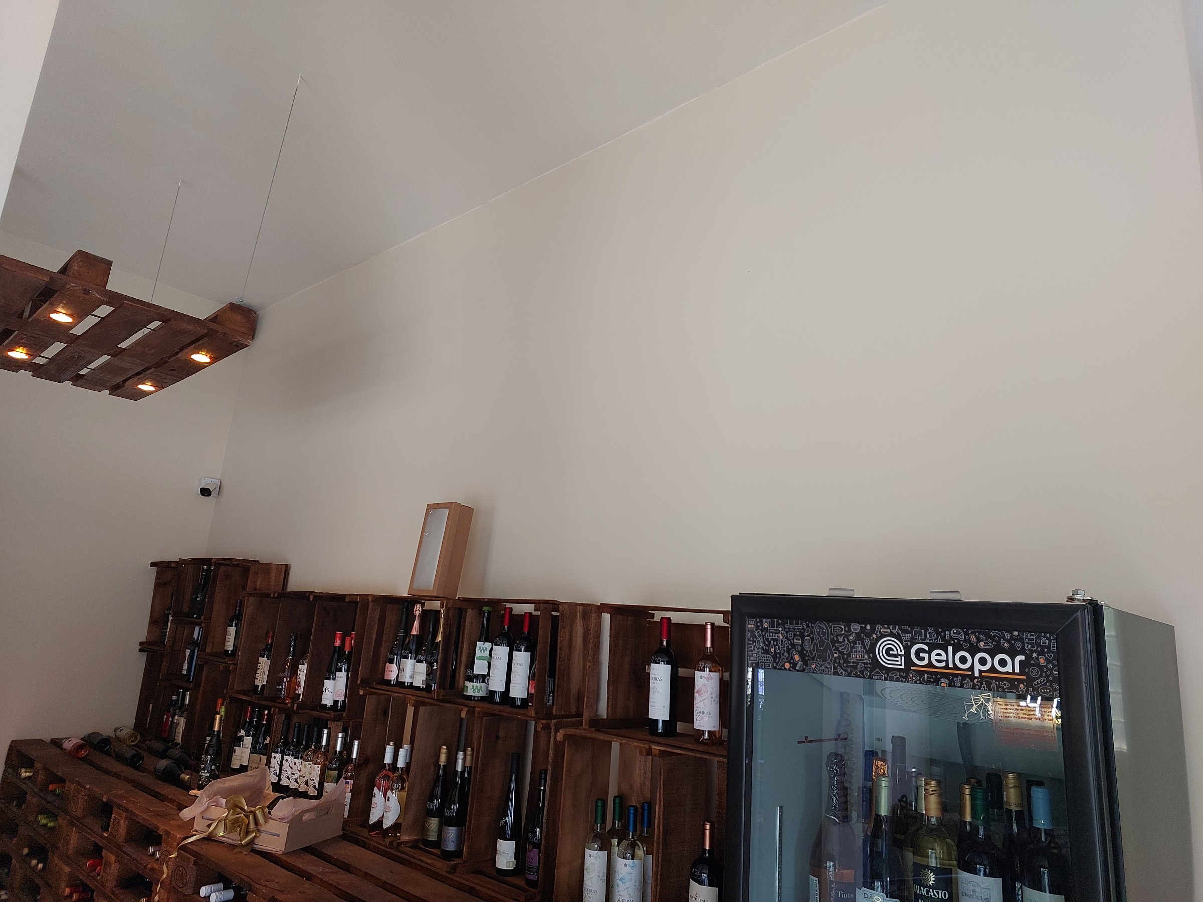Cardof Wine e Beer Bistrô